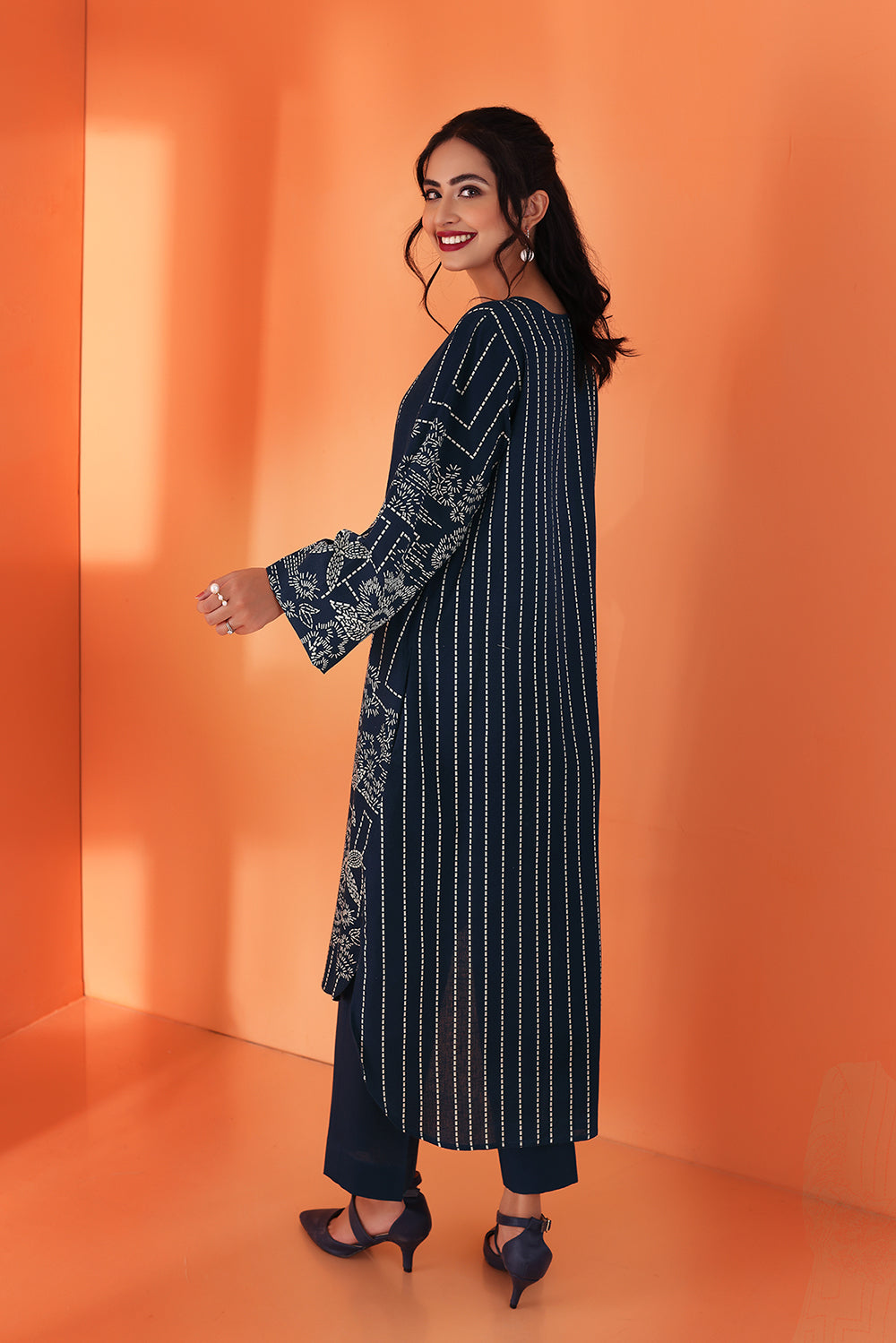 2PC Unstitched Printed Winter Collection 2022 Nishat Linen Nishat FPS